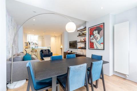 2 bedroom flat for sale, Gosfield Street, London, W1W