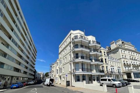 Studio to rent, Berkeley Court, Kings Road, Brighton, BN1 2PJ