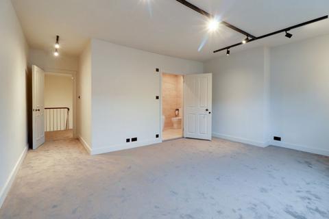 2 bedroom house to rent, Royal Parade Mews - GL50 3AY