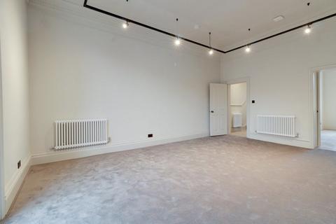 2 bedroom house to rent, Royal Parade Mews - GL50 3AY