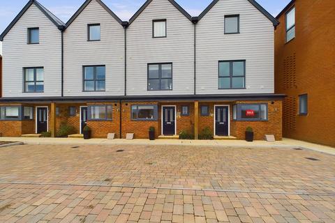 3 bedroom townhouse for sale, The Marlowe, Chilmington Lakes, Ashford, TN23