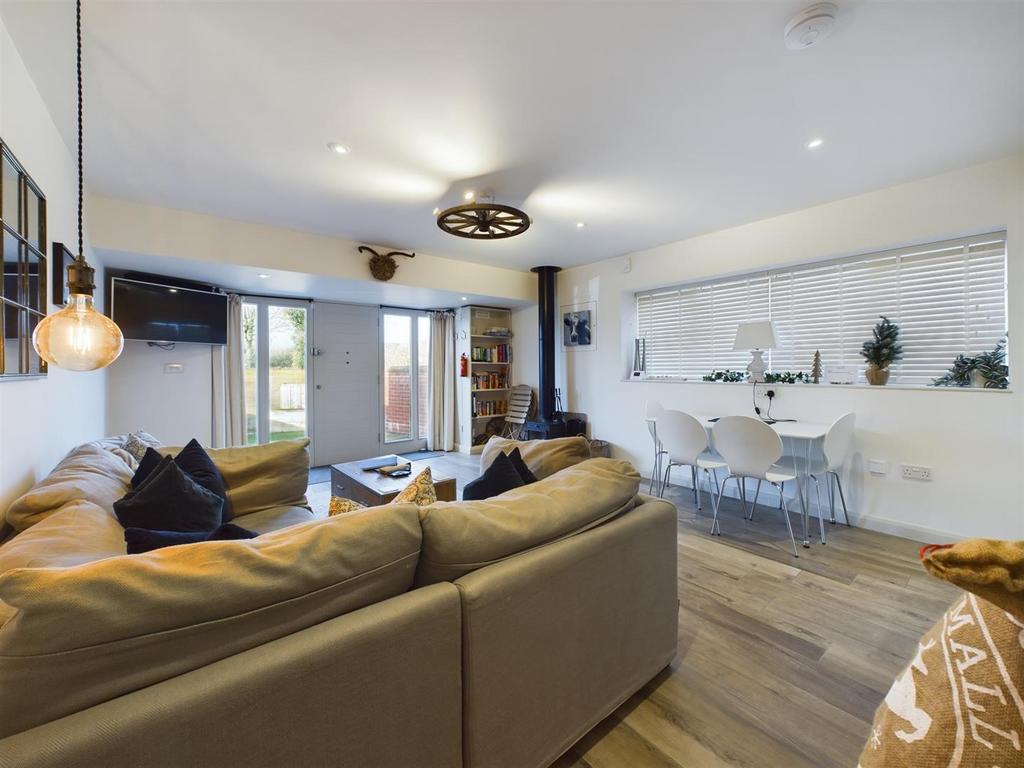 Living/Dining Area