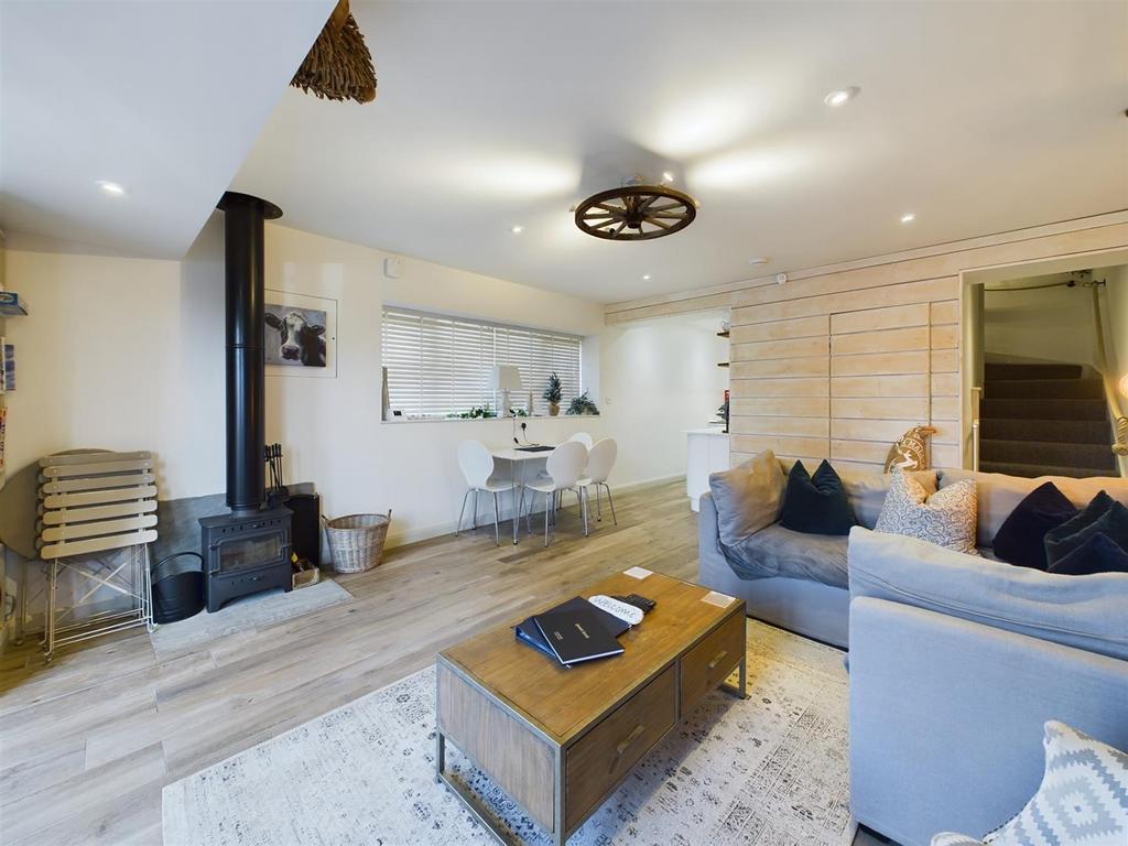Living/Dining Area