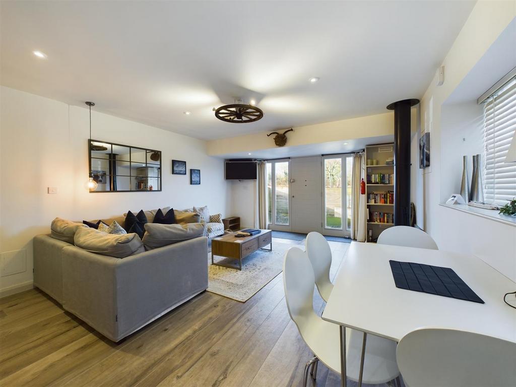 Living/Dining Area
