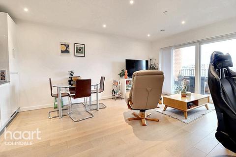 1 bedroom apartment for sale, Queenscroft House, Thonrey Close, NW9