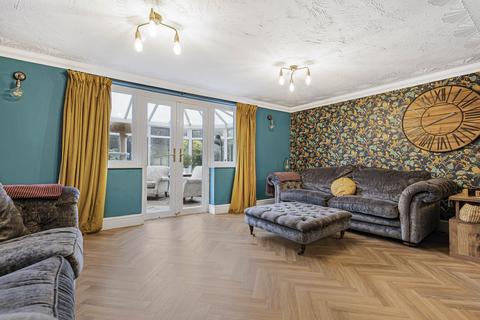 4 bedroom semi-detached house for sale, Barry Avenue, Bicester, OX26