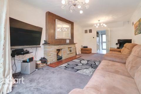 4 bedroom semi-detached house for sale, Weir Farm Road, Rayleigh