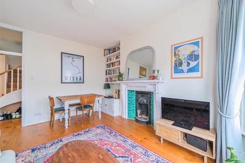 2 bedroom duplex for sale, Melrose Avenue, London, NW2