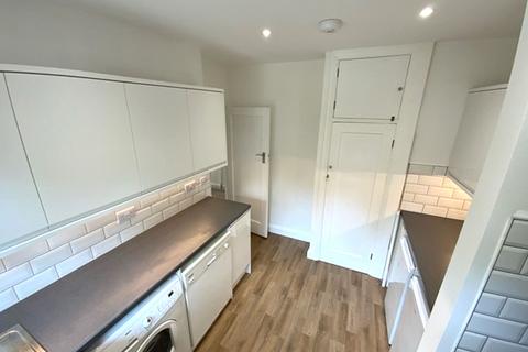 2 bedroom flat to rent, Oakleigh Avenue, Surbiton KT6