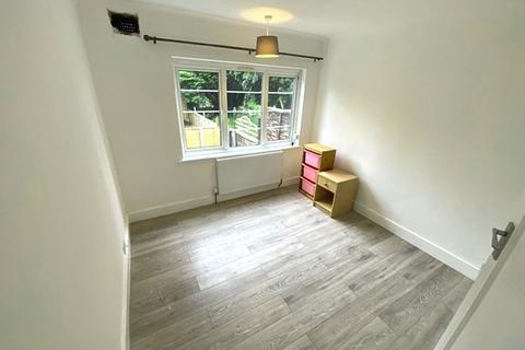 2 bedroom flat to rent, Oakleigh Avenue, Surbiton KT6