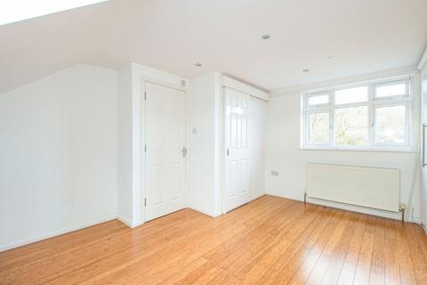 5 bedroom flat to rent, Sandycroft Abbey Wood SE2