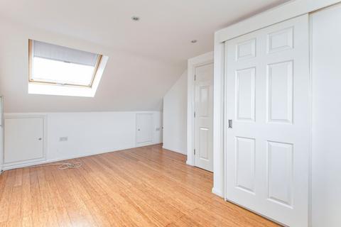 5 bedroom flat to rent, Sandycroft Abbey Wood SE2