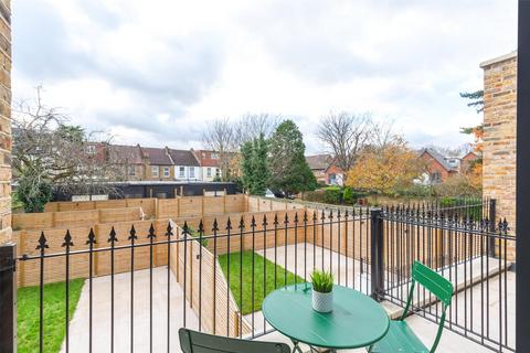 2 bedroom apartment for sale, Sutherland Road, London