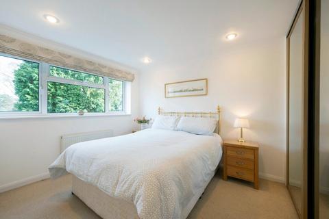3, Cricket View Princes Road, Weybridge, KT13 9BY
