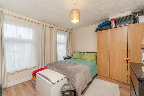 3 bedroom terraced house for sale, Cann Hall Road, London E11