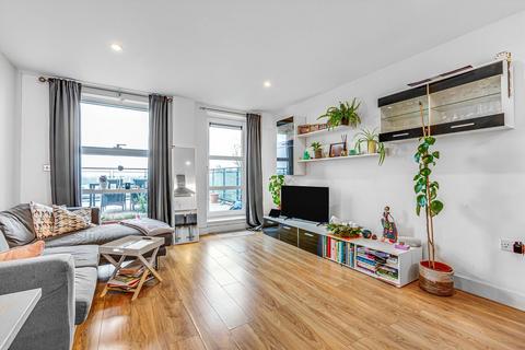 2 bedroom flat to rent, Wandsworth Road, London SW8