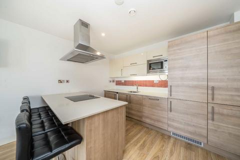 2 bedroom flat to rent, Wandsworth Road, London SW8