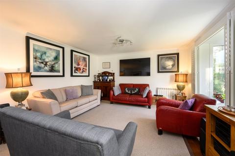 58 Guthrie Court, Gleneagles Village, Auchterarder, PH3 1SD