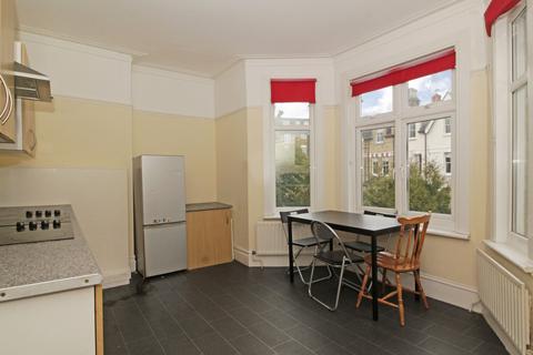 4 bedroom flat for sale, Charleville Circus,  London, SE26