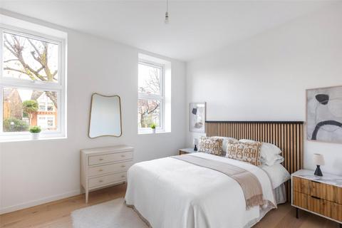 3 bedroom apartment for sale, Sutherland Road, London