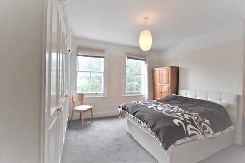 3 bedroom house to rent, Montgomery Road, Chiswick, Chiswick