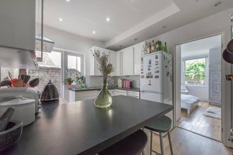 160a Bathurst Gardens, London, NW10 5HX