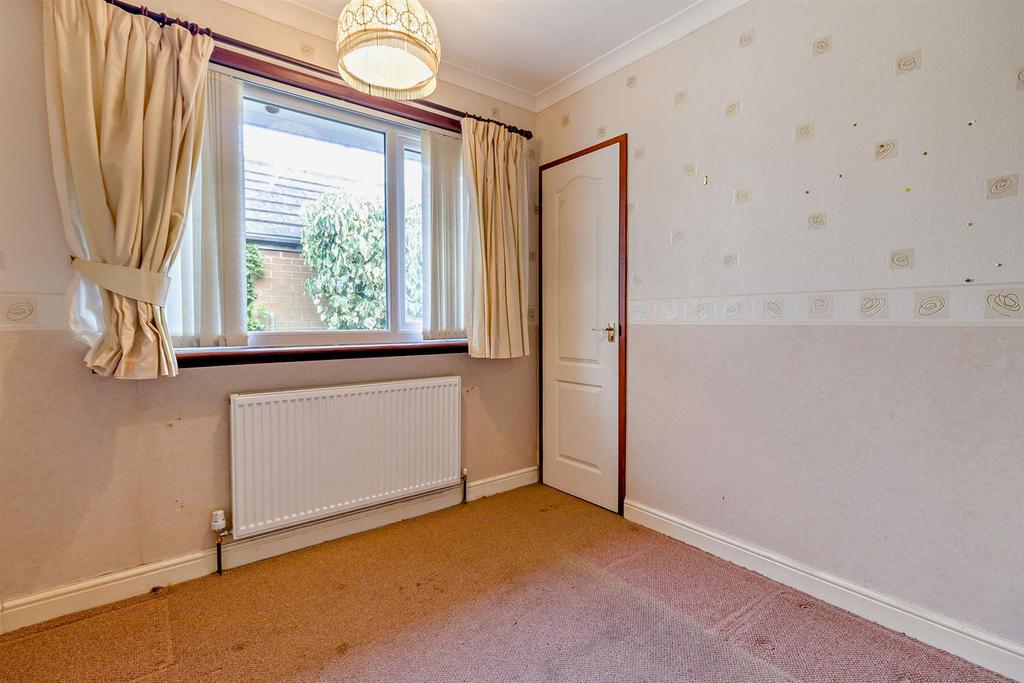 Side bedroom