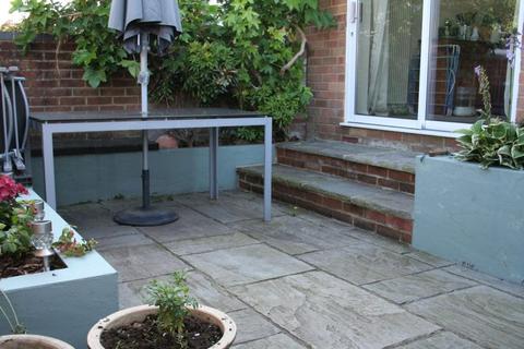 16 Avon Walk, Basingstoke, RG21 4DJ