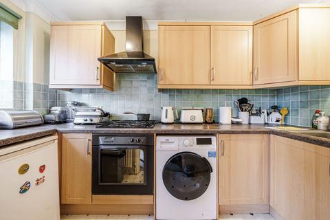 1 bedroom flat for sale, Yeomanry Close, Epsom KT17