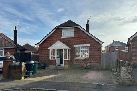 4 bedroom detached bungalow for sale, Vinings Gardens, Sandown PO36