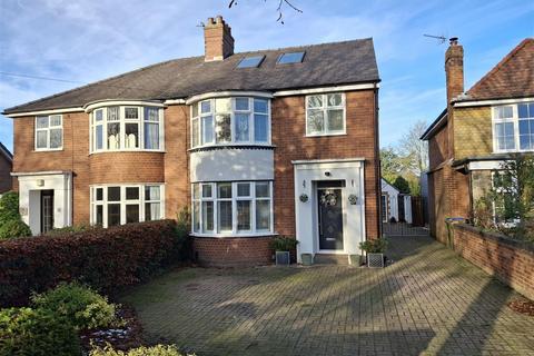 4 bedroom semi-detached house to rent, Garths End, Pocklington