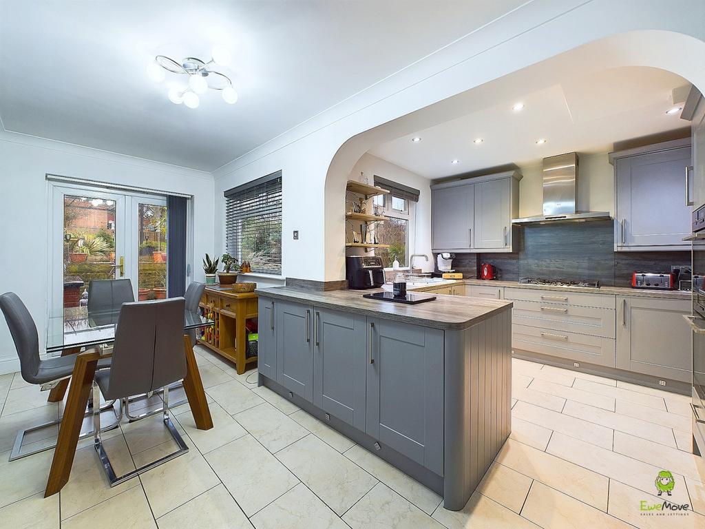 Kitchen dinning