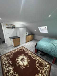 1 bedroom in a house share to rent, Ilford, IG1