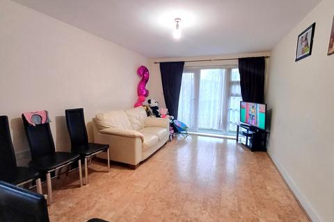 2 bedroom flat to rent, Perrymans Farm Road, Ilford IG2