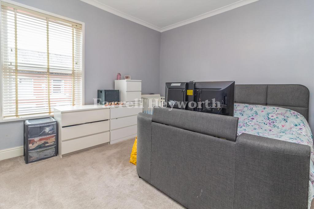 Bedroom 1 image 2