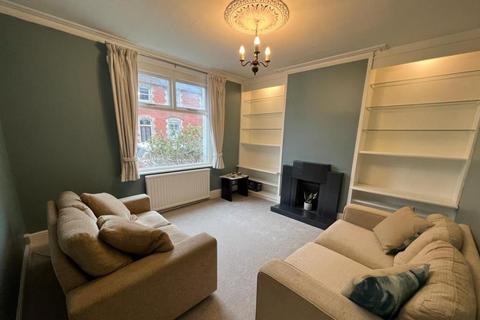 2 bedroom semi-detached house to rent, Guildford GU1