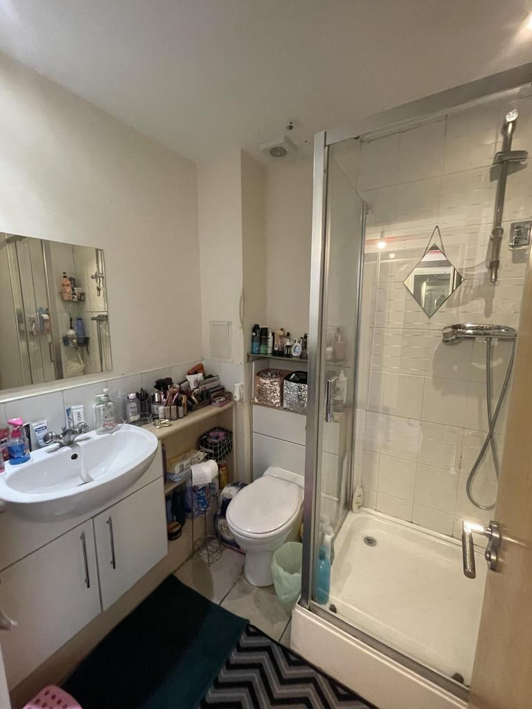 Master En Suite Bathroom