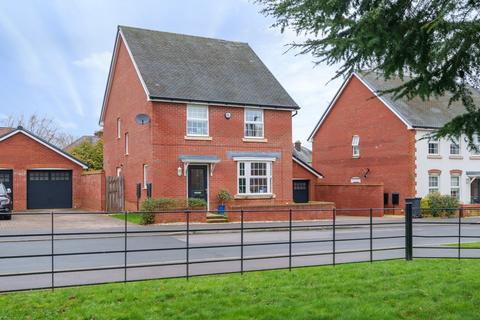 4 bedroom detached house for sale, Weald Way, Petersfield, GU31