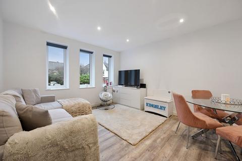 1 bedroom apartment for sale, Lodge Road, Wallington, SM6