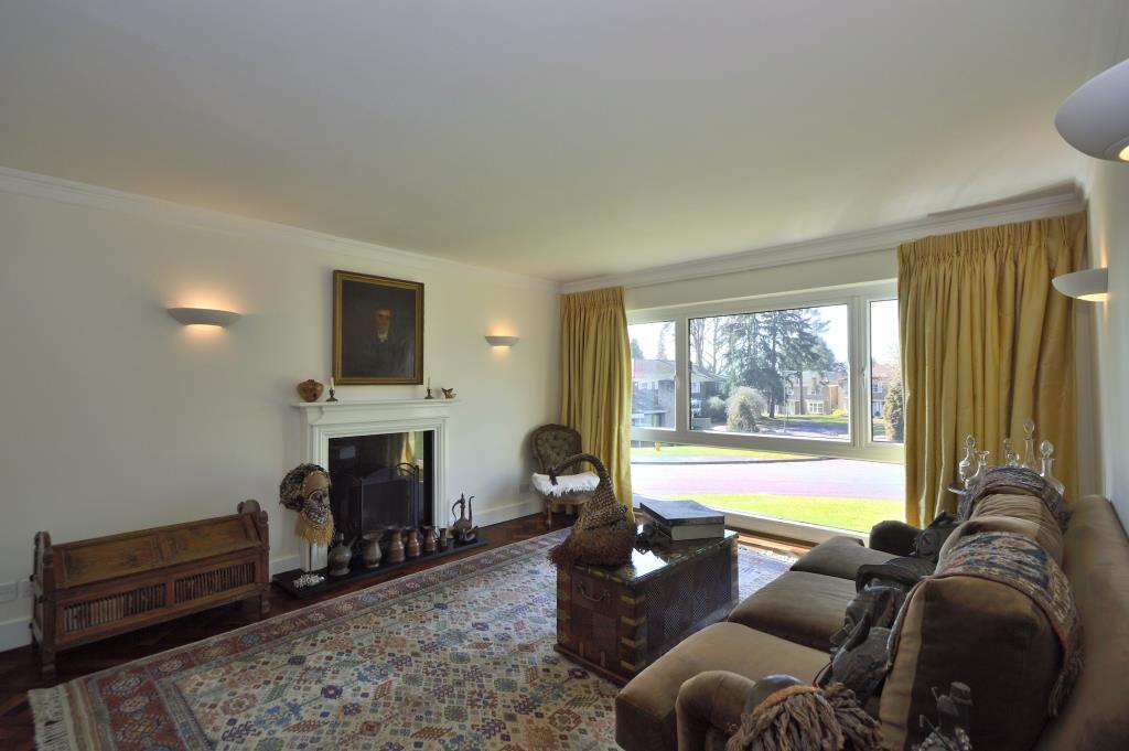 14 3 Tudor Close (2) l