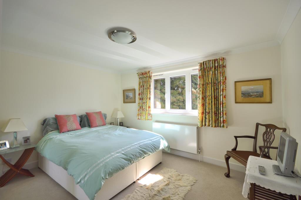 15 3 Tudor Close (2) l