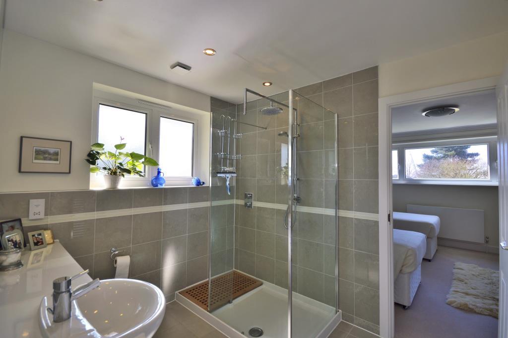 16 3 Tudor Close (2) l
