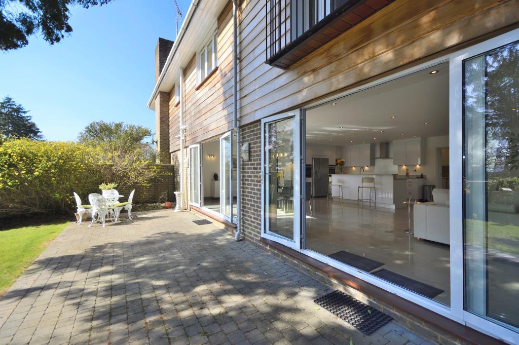 11 3 Tudor Close (2) l