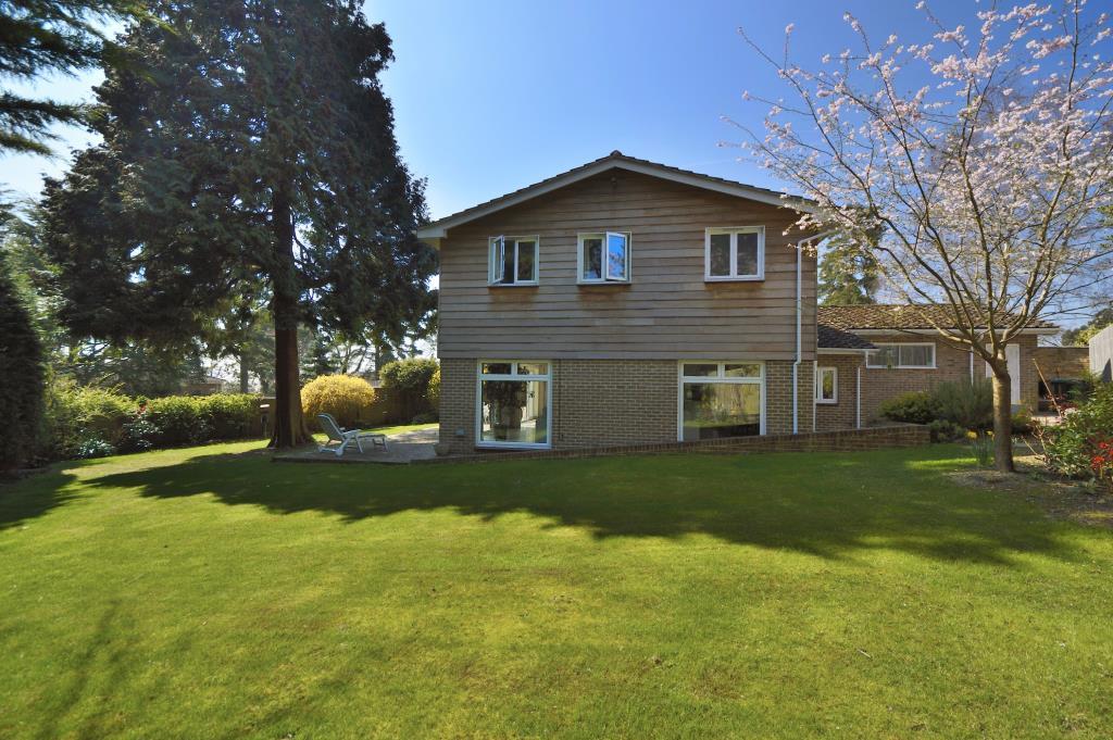 27 3 Tudor Close (2) l