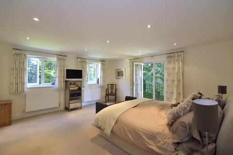 5 bedroom detached house to rent, Tudor Close, Cobham, Surrey, KT11