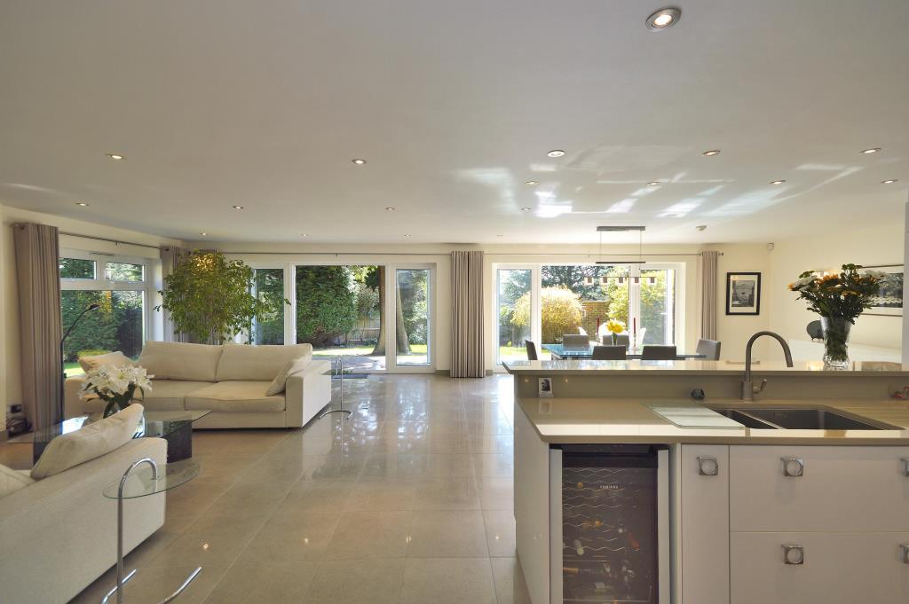 10 3 Tudor Close (2) l