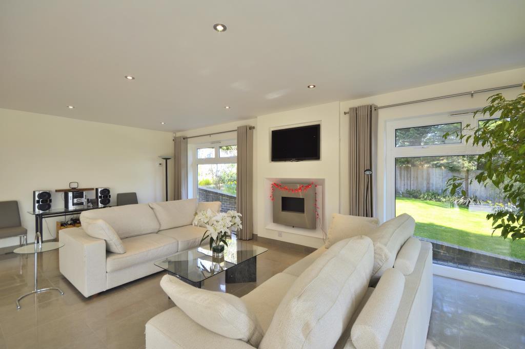 12 3 Tudor Close (2) l