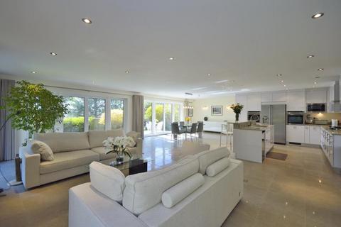 Tudor Close, Cobham, Surrey, KT11