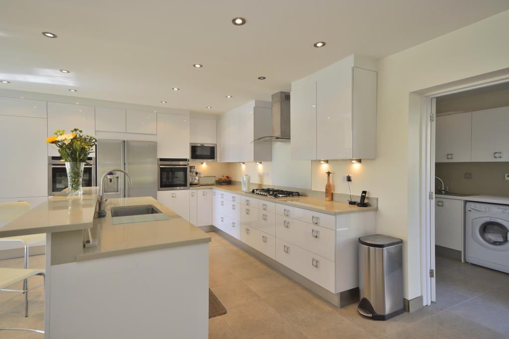 05 3 Tudor Close (2) l