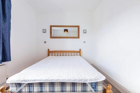 2 bedroom flat to rent, Devitt House, Wades Place, Poplar, London, E14